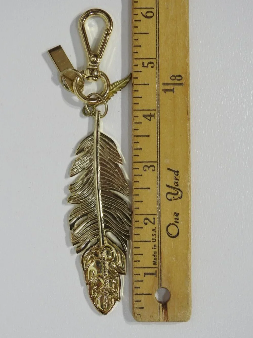 Jessica Simpson Gold Tone Feather Key Chain Signed 6